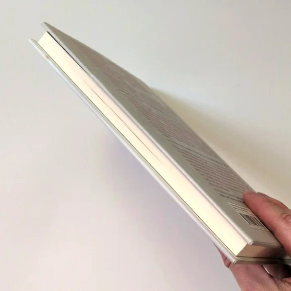 Floating Gold: A Natural (& Unnatural) History of Ambergris -2012 - Picture 14 of 14